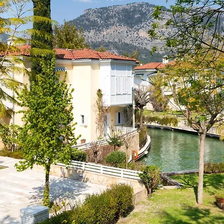 Delightful Townhouse In Gocek. Beach, Pool, Wi-fi 别墅 戈西克